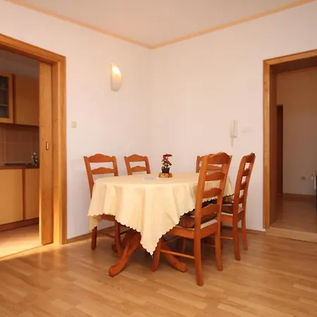 With A Parking Space Gradac, Makarska - 6820 Gradac (Split-Dalmatia)