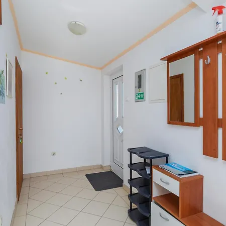 With Parking Space - Makarska - 6820 Lejlighed Gradac (Split-Dalmatia)