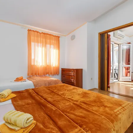 Lejlighed With Parking Space - Makarska - 6820