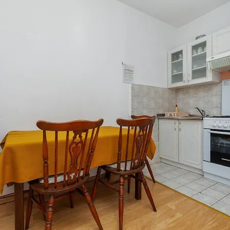 Lejlighed With Parking Space - Makarska - 6820