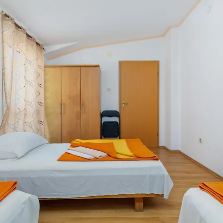 Lejlighed With Parking Space - Makarska - 6820 *
